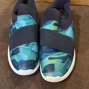 All in Motion Kids Blue Camouflage Water Shoes